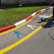 סימון כבישים וחניות בבתי זיקוק